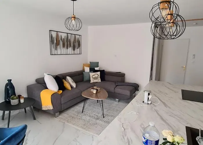 En Exclusivite T3 A 2 Pas Des Plages De St Raphael